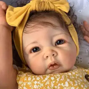 Lifelike Reborn baby doll with changeable clothes and hand-made hair transplant simulated skin Christmas gift