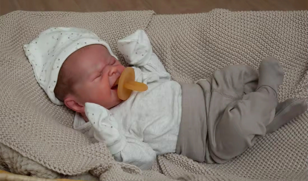 49cm Breathtakingly realistic motion! With 3D skin and visible veins, this crying doll redefines "realism"!