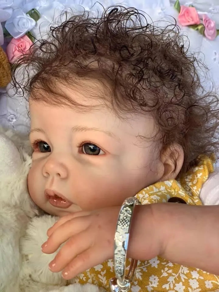 Lifelike Reborn baby doll with changeable clothes and hand-made hair transplant simulated skin Christmas gift